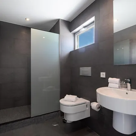 Villa Ereza Royal Deluxe Hoopoe 120 *